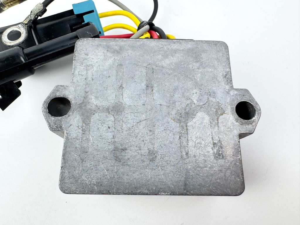 2005 Mercury 60 HP 4 Stroke Outboard Regulator Voltage 883071T1 OEM