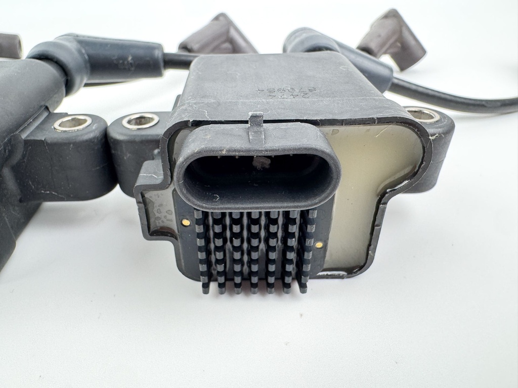 2005 Mercury 60 HP 4 Stroke Outboard Ignition Coil Set 879984T00 OEM