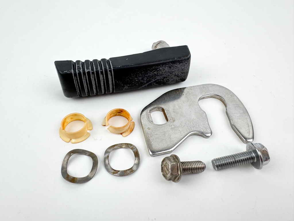 2005 Mercury 60 HP 4 Stroke Outboard Back Latch Handle 825782F1 OEM