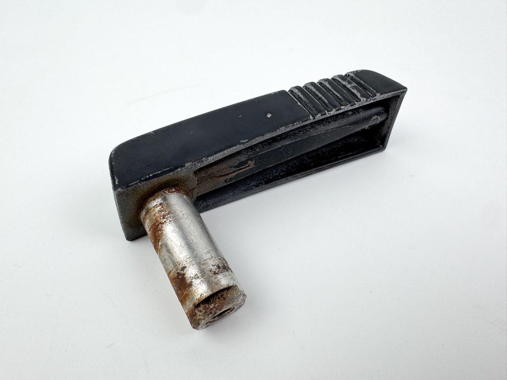 2005 Mercury 60 HP 4 Stroke Outboard Back Latch Handle 825782F1 OEM