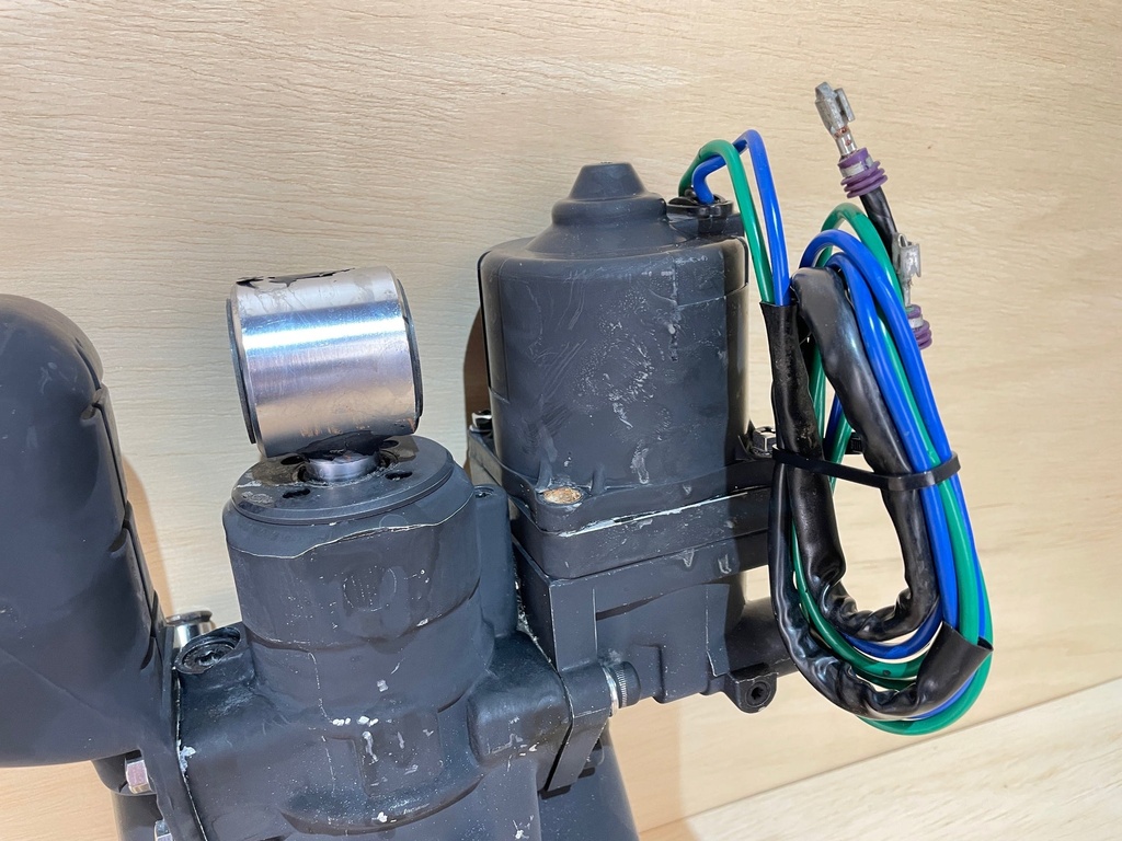 Evinrude Johnson BRP Power Trim & Tilt Unit Assembly - Works W/ Issues