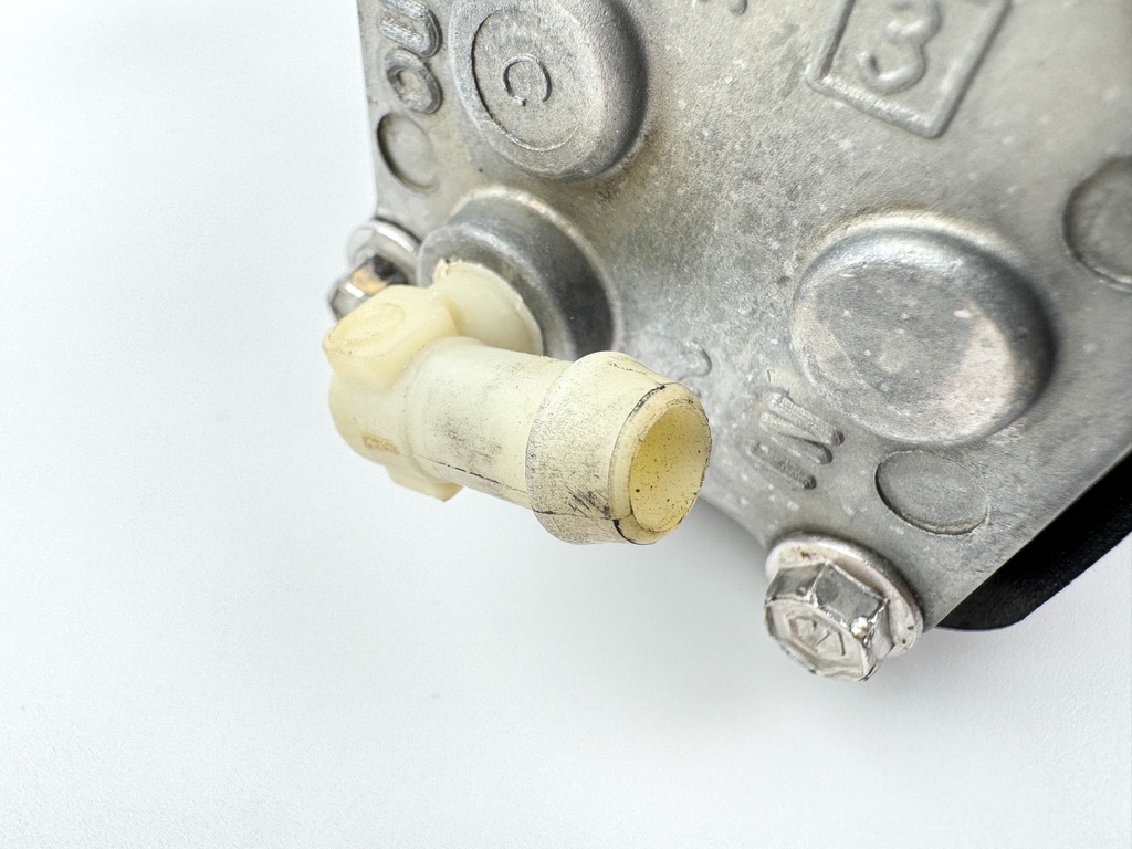 2012 Mercury 75 HP 2 Stroke Outboard Vapor Separator Tank VST 880133T12 OEM