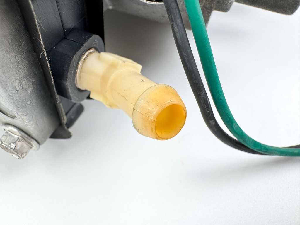 2012 Mercury 75 HP 2 Stroke Outboard Vapor Separator Tank VST 880133T12 OEM