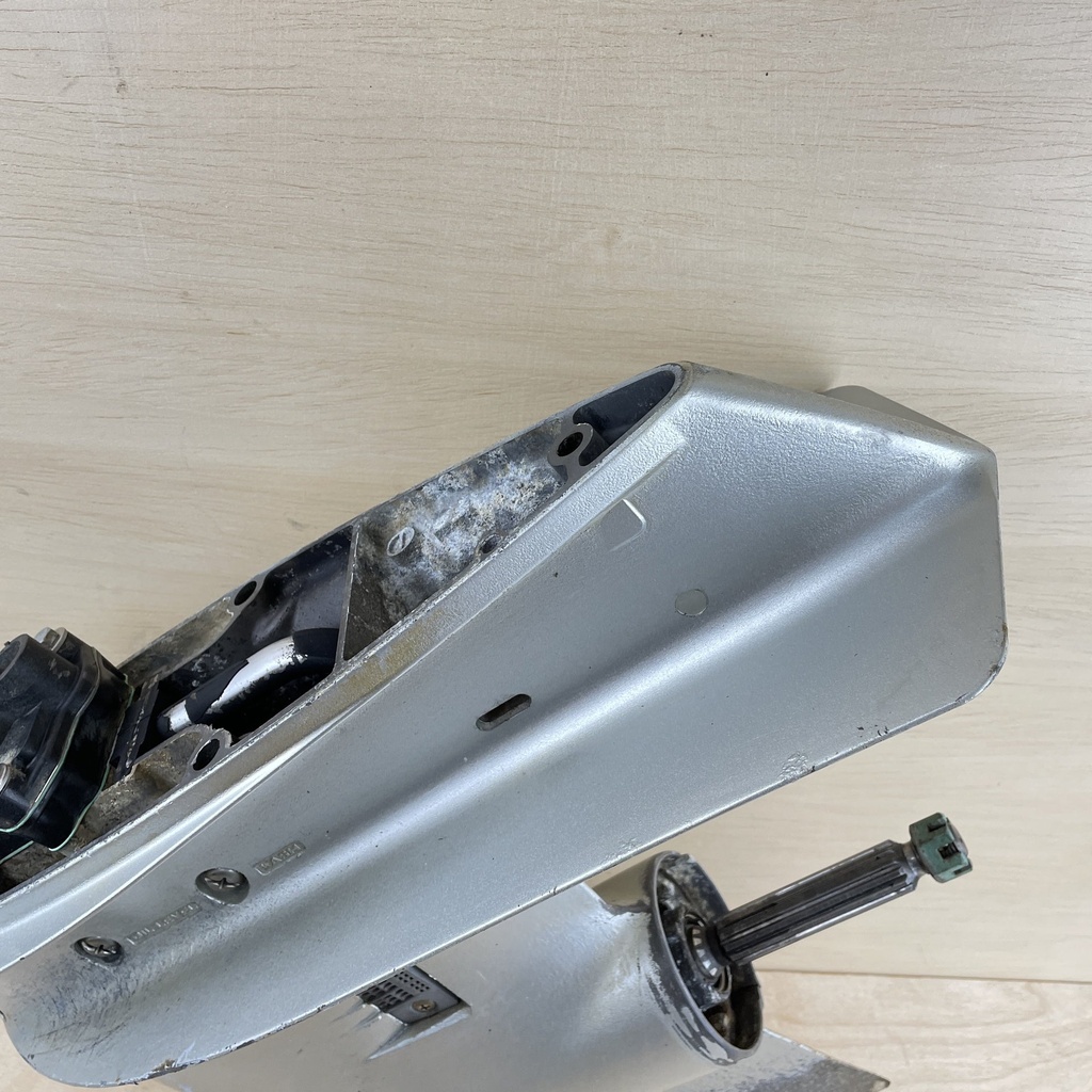 2005 Honda 50HP 4 Stroke Outboard 20" Lower Unit Gear Case 41100-ZW4-H16ZA