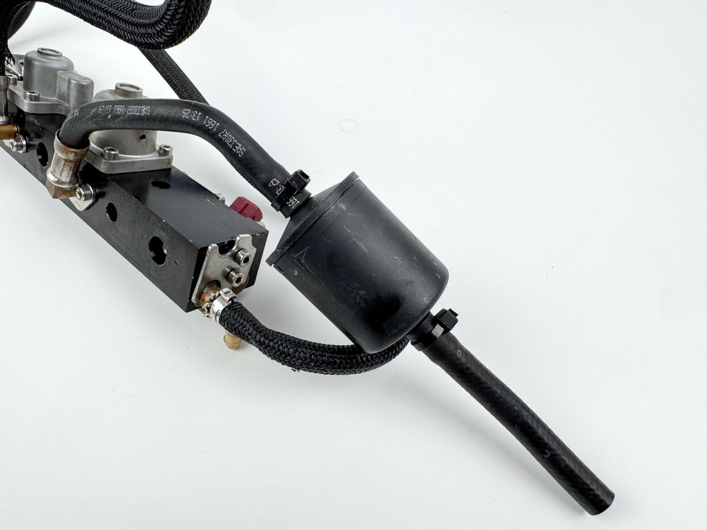 2012 Mercury 75 HP 2 Stroke Outboard Fuel Injector Set W/ Rail 895750T02 OEM