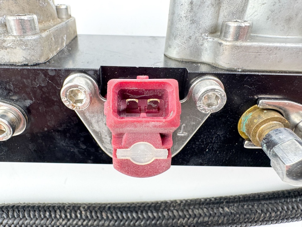 2012 Mercury 75 HP 2 Stroke Outboard Fuel Injector Set W/ Rail 895750T02 OEM