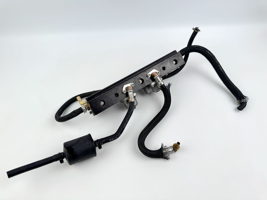 2012 Mercury 75 HP 2 Stroke Outboard Fuel Injector Set W/ Rail 895750T02 OEM