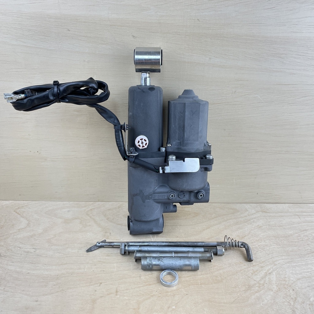 2005 Honda 50HP 4 Stroke Power Trim & Tilt Assembly 56000-ZW4-H19