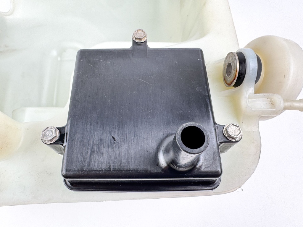 2012 Mercury 75 HP 2 Stroke Outboard Oil Tank 879844T04 OEM