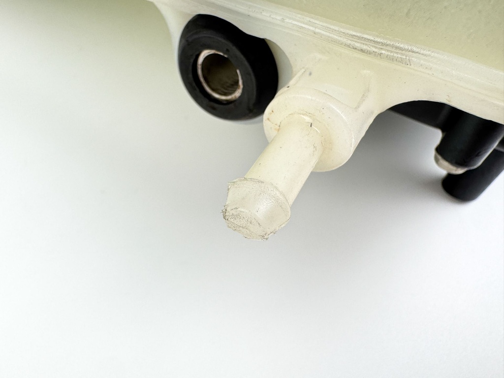 2012 Mercury 75 HP 2 Stroke Outboard Oil Tank 879844T04 OEM