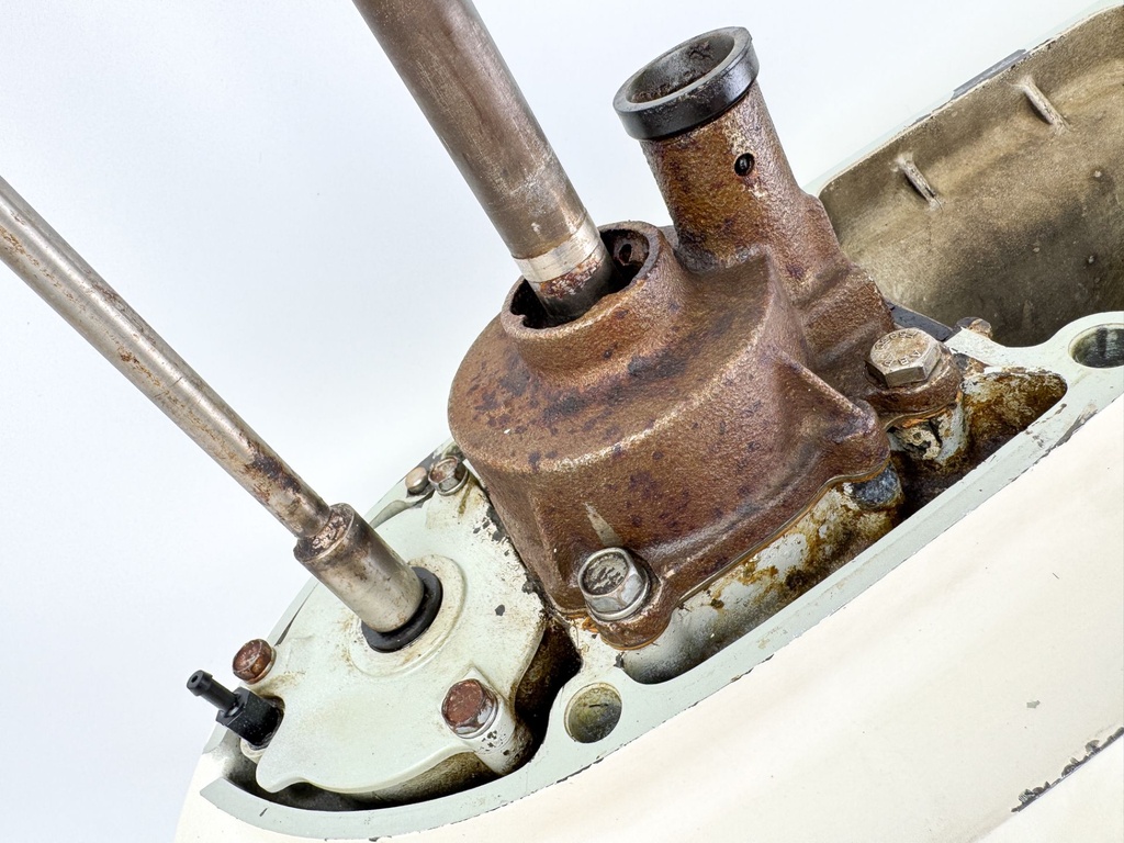 2004 Suzuki 115 HP 4 Stroke Outboard 20" Lower Unit Gear Case  OEM