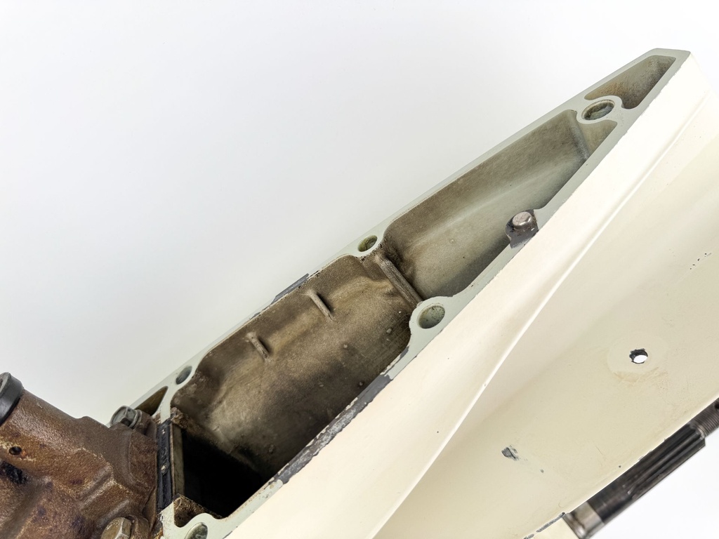 2004 Suzuki 115 HP 4 Stroke Outboard 20" Lower Unit Gear Case  OEM