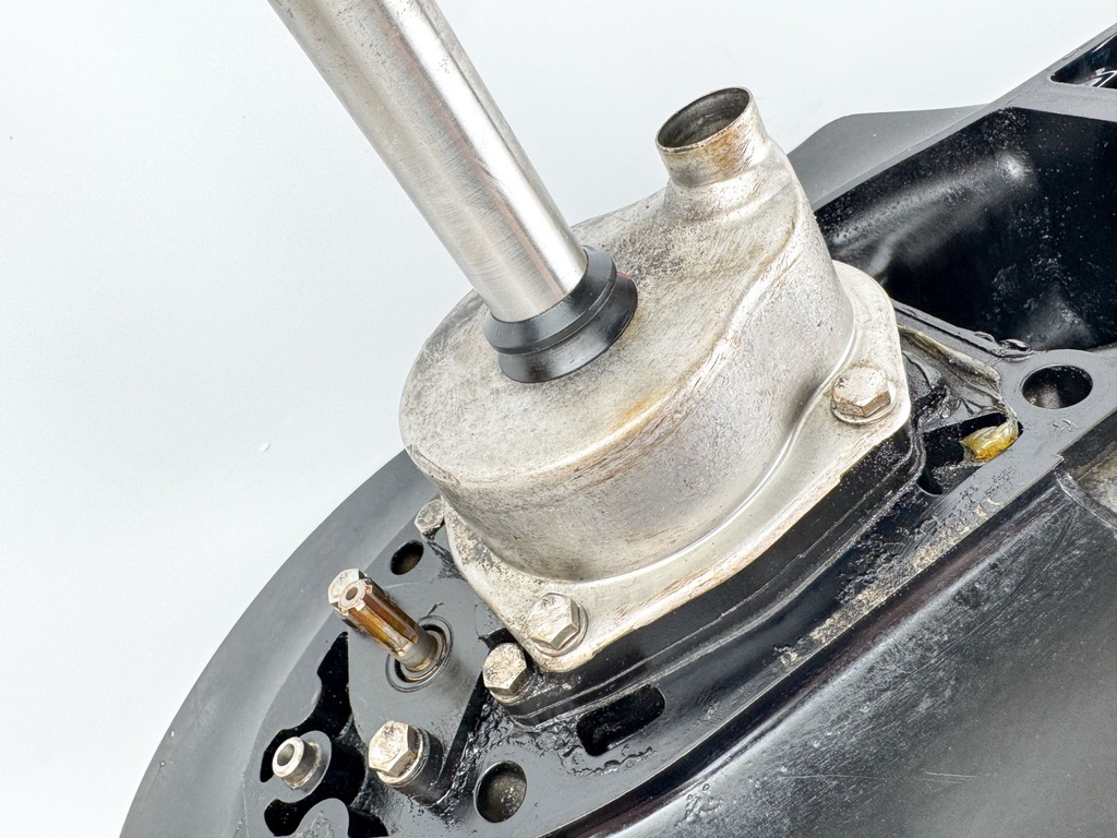 2004+ Mercury 75 90 115 HP 2 Stroke DFI 20" Lower Unit Gear Case 2.33:1 9011J33