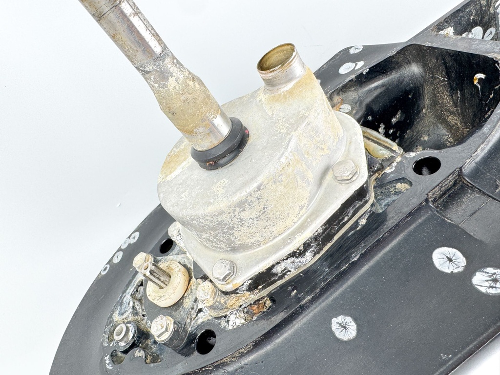 2001-2006 Mercury 40 50 60 HP 4 Stroke 20" Lower Unit Gear Case 9011G90 2.33:1