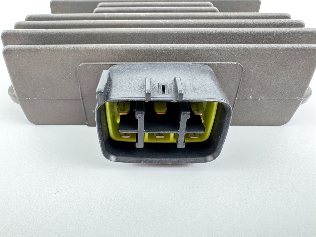 2003 Yamaha 115 HP 4 Stroke Outboard Rectifier & Regulator 68V-81960-00-00 OEM