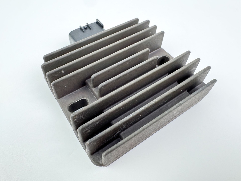 2003 Yamaha 115 HP 4 Stroke Outboard Rectifier & Regulator 68V-81960-00-00 OEM