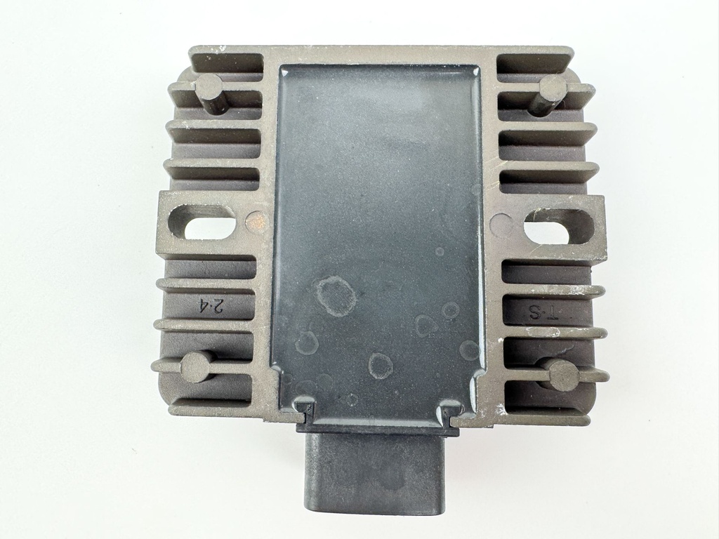 2003 Yamaha 115 HP 4 Stroke Outboard Rectifier & Regulator 68V-81960-00-00 OEM