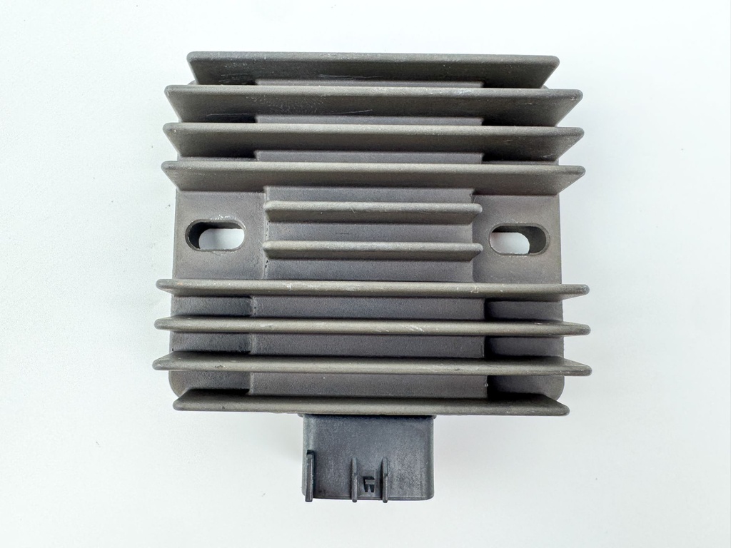 2003 Yamaha 115 HP 4 Stroke Outboard Rectifier & Regulator 68V-81960-00-00 OEM