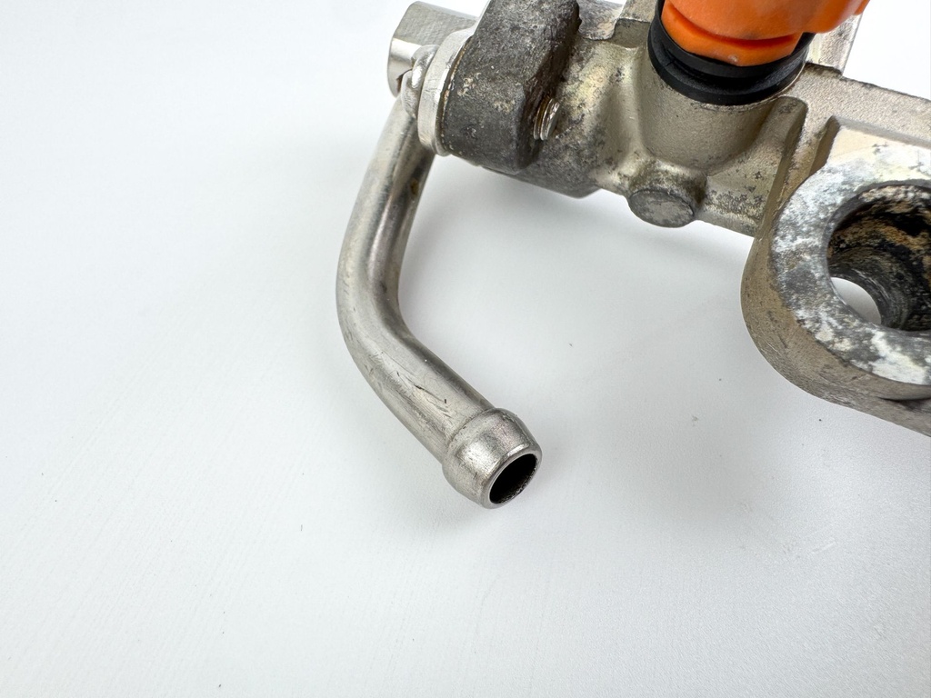 2003 Yamaha 115 HP 4 Stroke Outboard Fuel Injector Set W/ Rail 68V-8A360-00-00 OEM