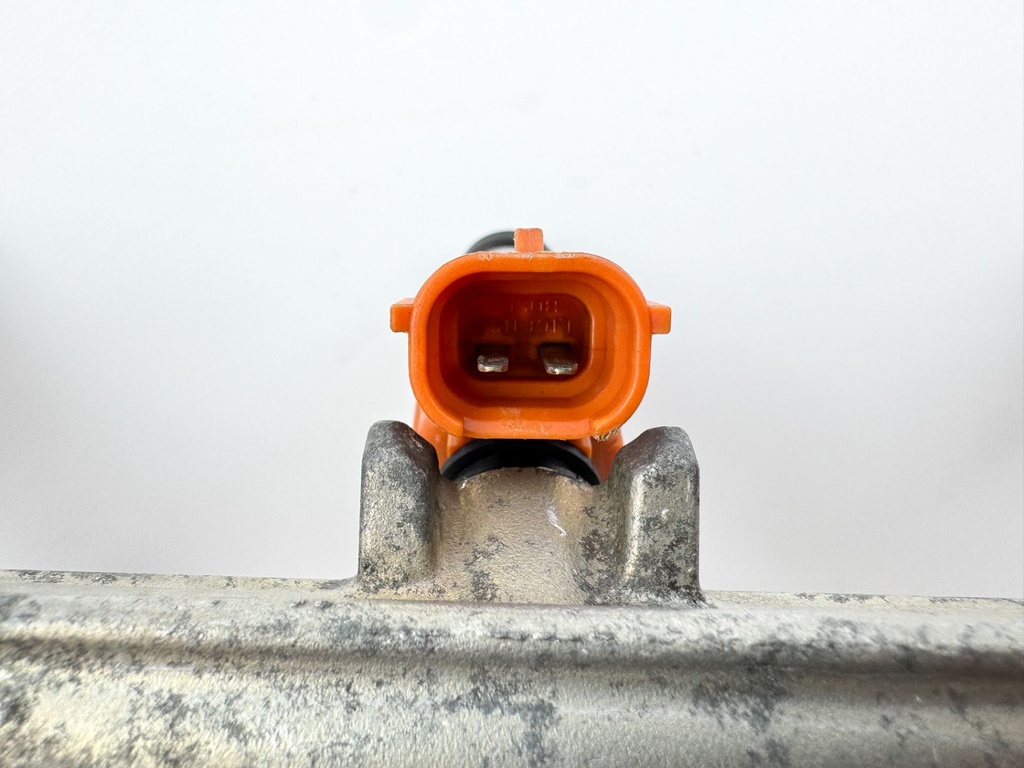 2003 Yamaha 115 HP 4 Stroke Outboard Fuel Injector Set W/ Rail 68V-8A360-00-00 OEM