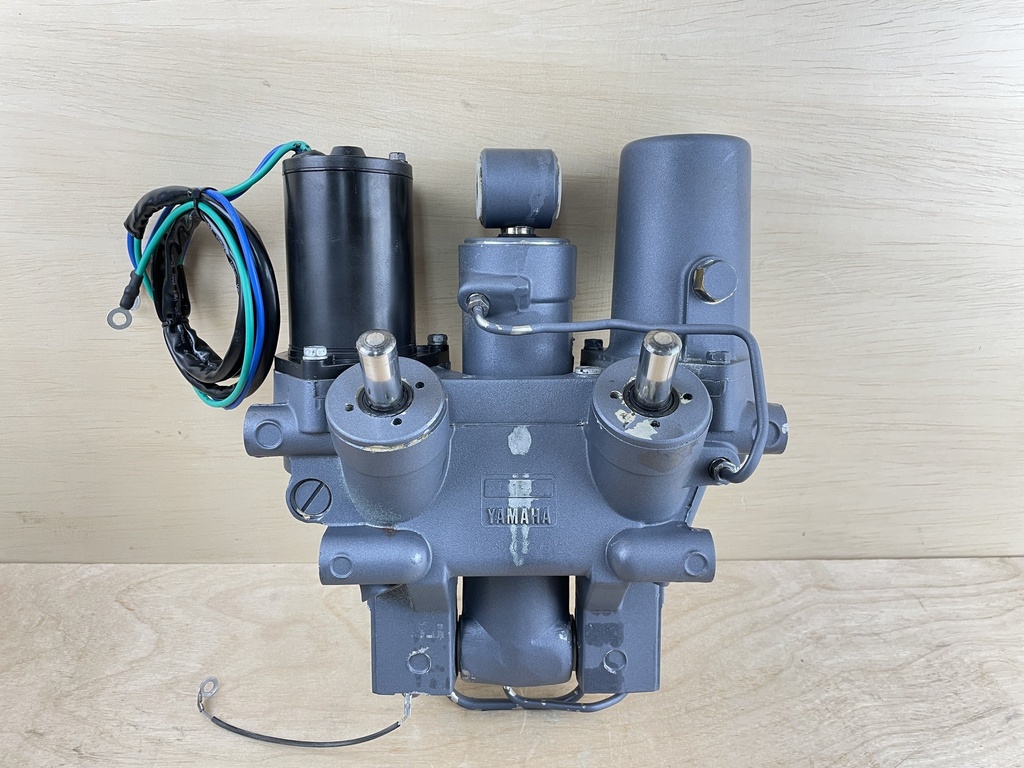 2003 Yamaha 60HP 2 Stroke Outboard Power Trim & Tilt Assembly 6H1-43800-13-4D