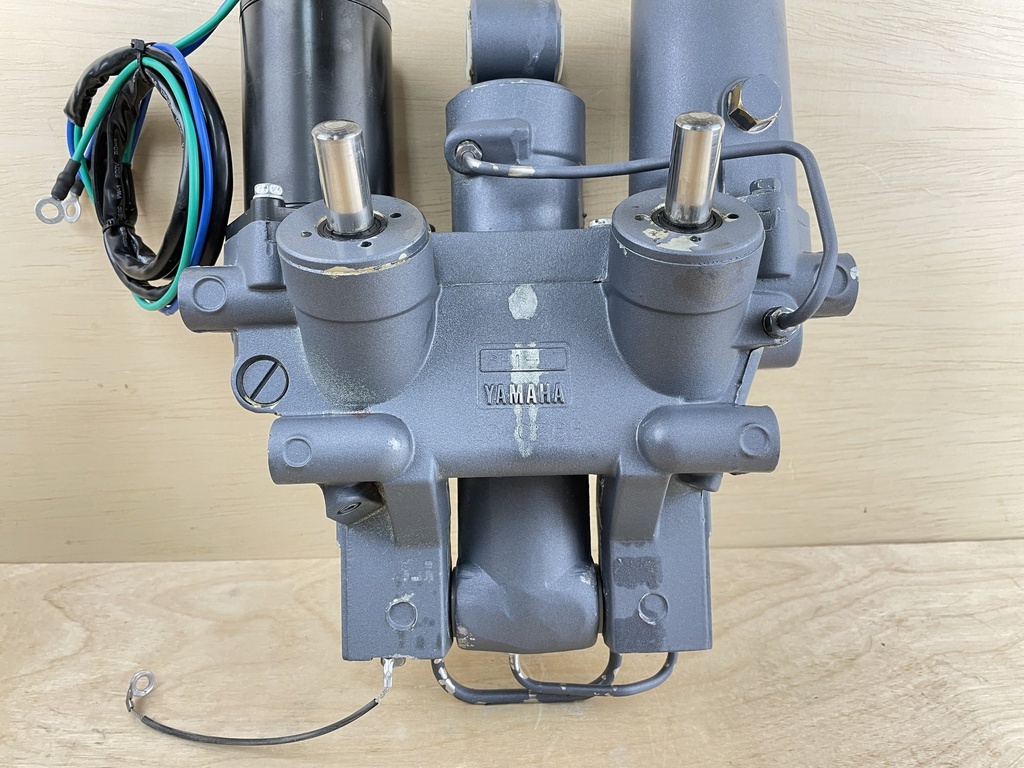 2003 Yamaha 60HP 2 Stroke Outboard Power Trim & Tilt Assembly 6H1-43800-13-4D