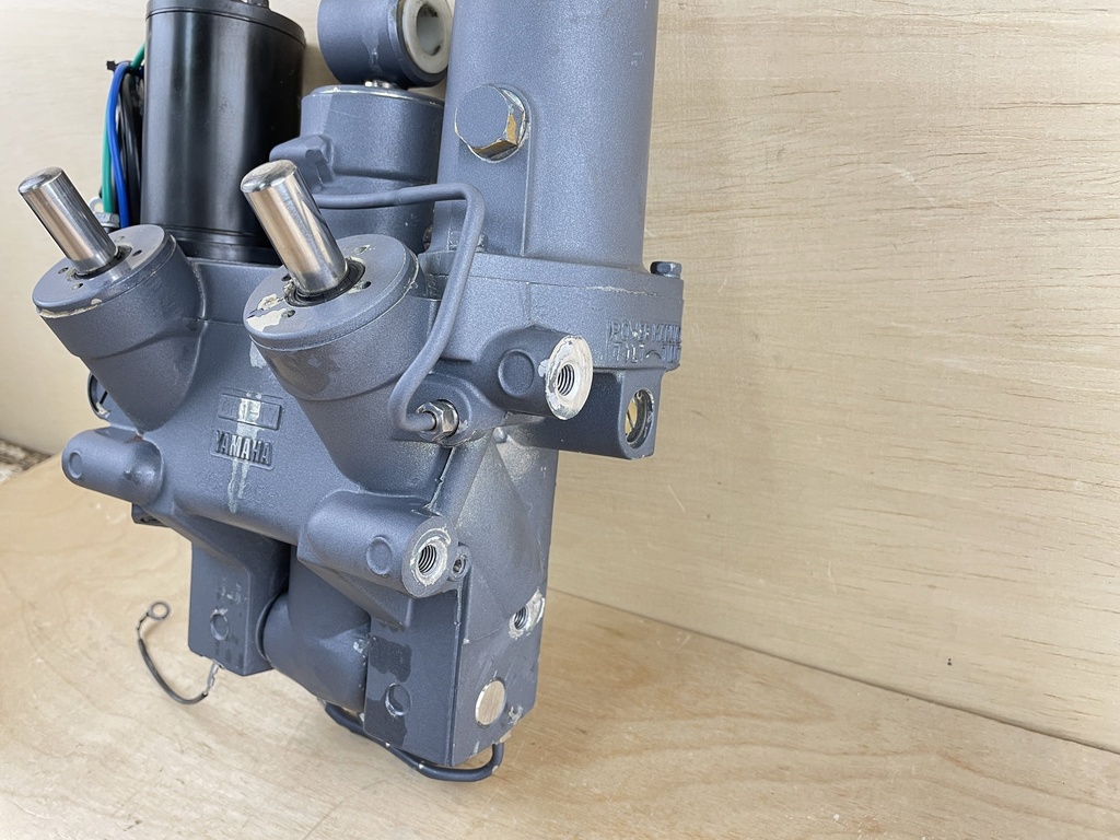 2003 Yamaha 60HP 2 Stroke Outboard Power Trim & Tilt Assembly 6H1-43800-13-4D