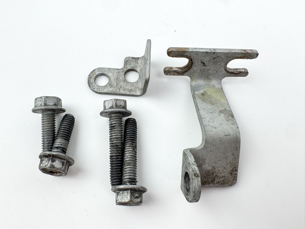 2003 Yamaha 115 HP 4 Stroke Outboard Cable Cover Plate 68V-42738-00-5B OEM