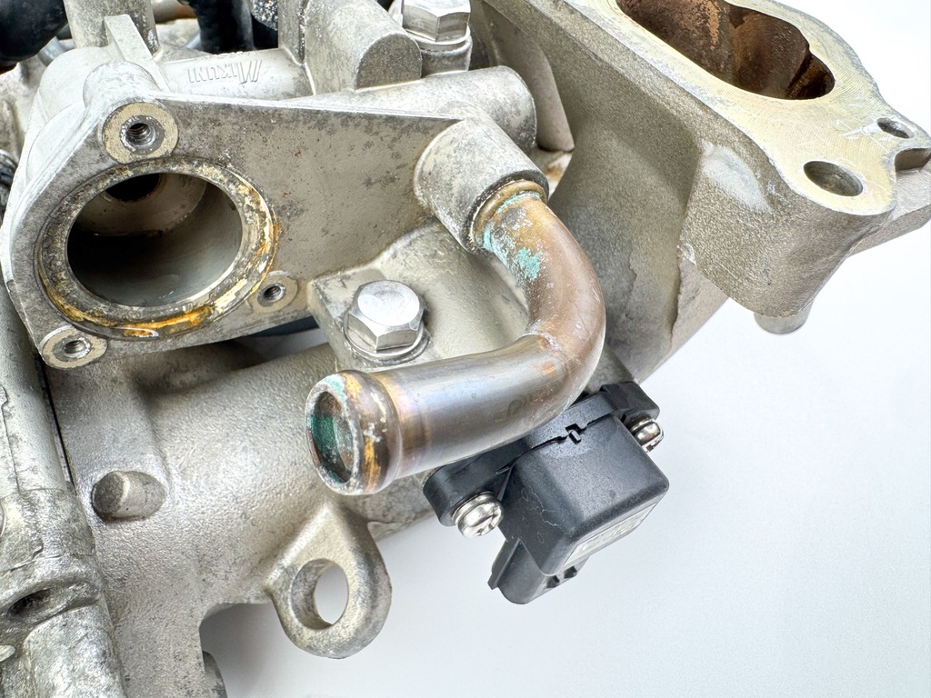 2003 Yamaha 115 HP 4 Stroke Outboard Intake Manifold & Throttle Body 68V-13751-01-00 OEM