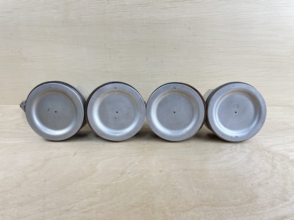 2005 Suzuki 90HP 4 Stroke Outboard Piston & Connecting Rod Set 12111-90J01