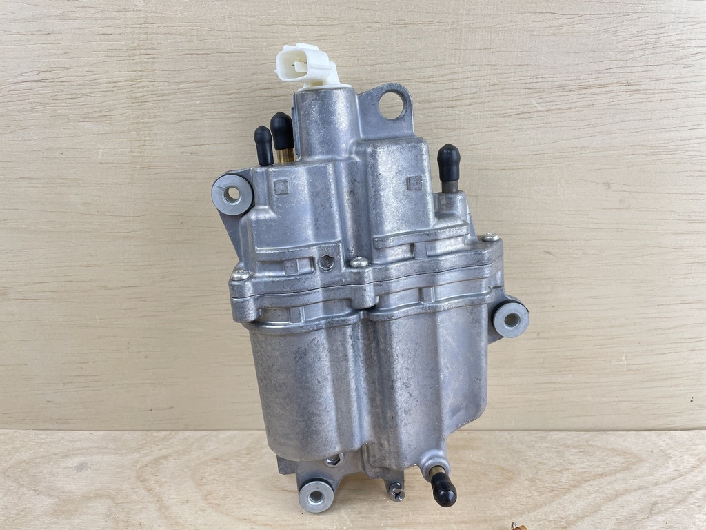 2005 Suzuki 90HP 4 Stroke Outboard Vapor Separator Tank VST 15600-90J01