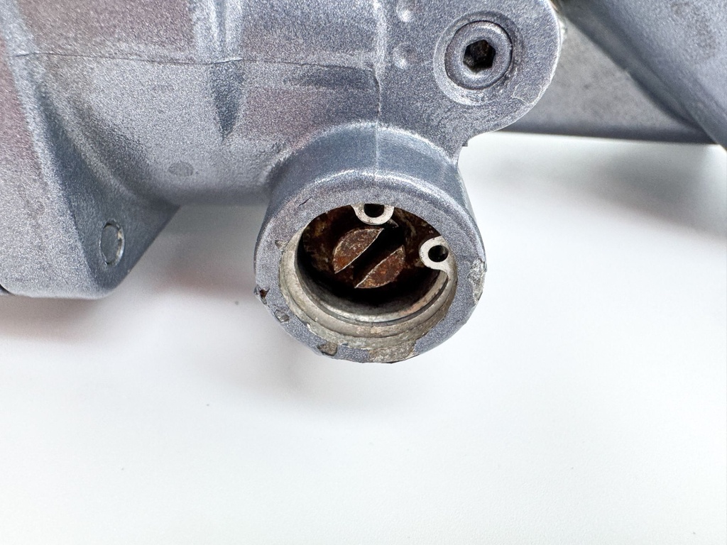 2003 Yamaha 115 HP 4 Stroke Outboard Power Trim Tilt Unit 63P-43800-23-00 OEM