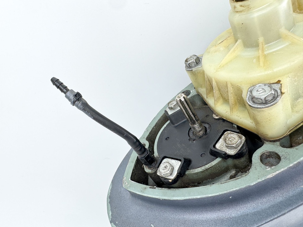 2000-2015 Yamaha 115HP 4 Stroke Outboard 20" Long Lower Unit Gear Case Assembly