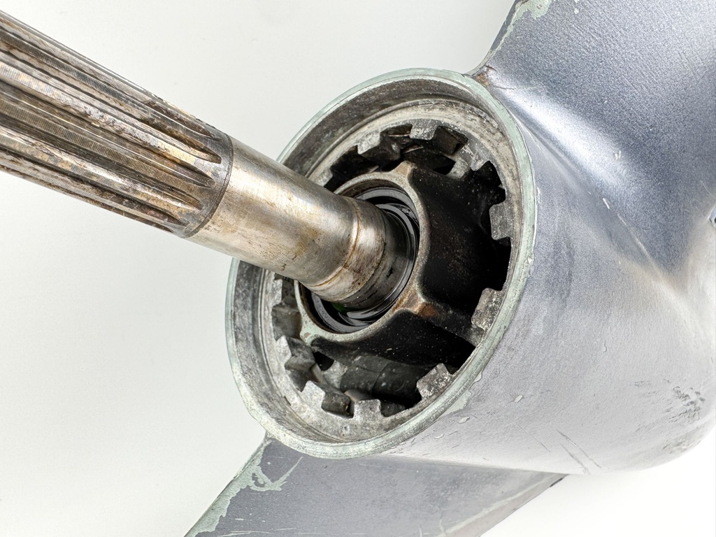 2000-2015 Yamaha 115HP 4 Stroke Outboard 20" Long Lower Unit Gear Case Assembly