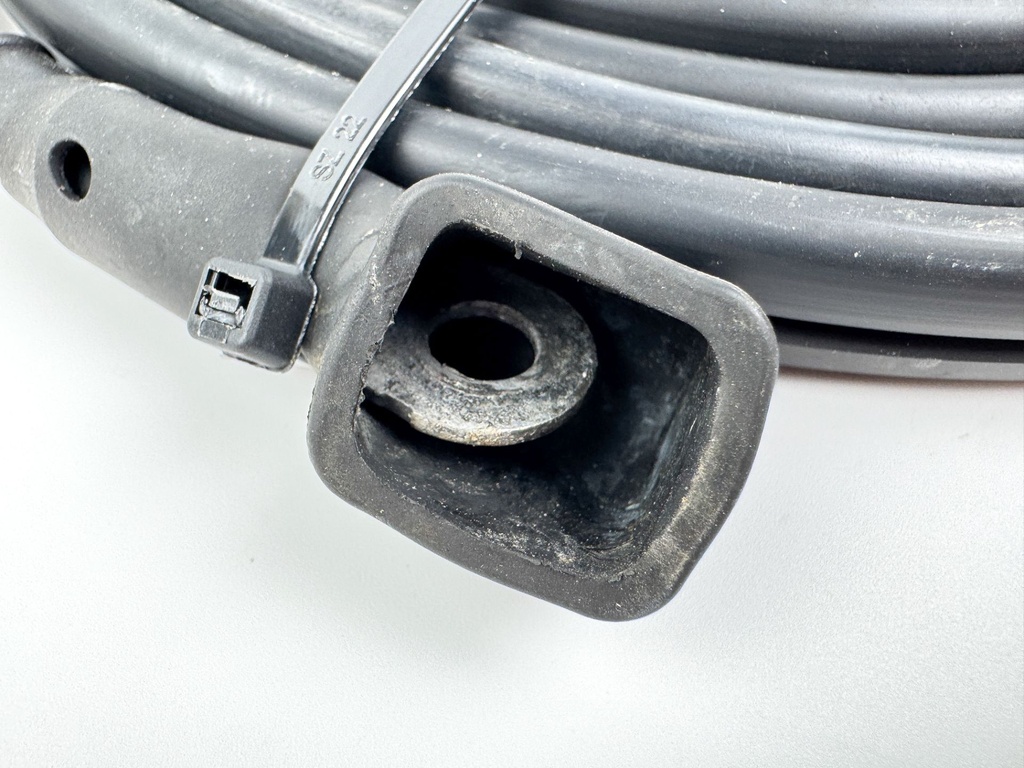 2003 Yamaha 115 HP 4 Stroke Outboard Battery Cables 68V-82105-J0-00 OEM