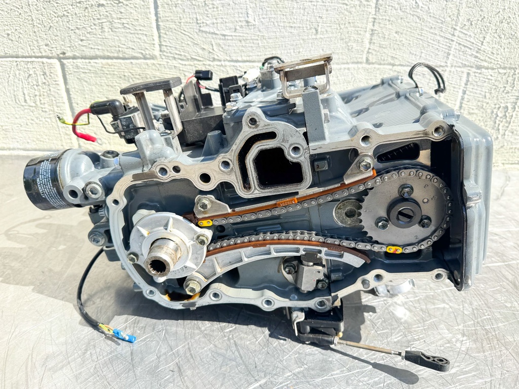 2006 Suzuki 25 HP 4 Stroke Outboard Powerhead  OEM