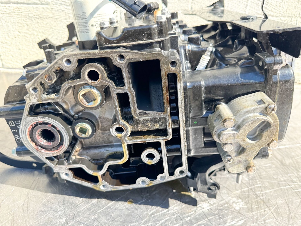 2005 Mercury 60 HP 4 Stroke Outboard Powerhead 878344T02 OEM