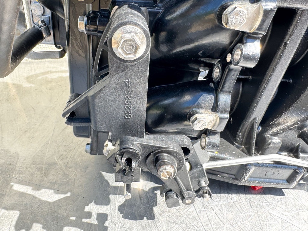 2005 Mercury 60 HP 4 Stroke Outboard Powerhead 878344T02 OEM