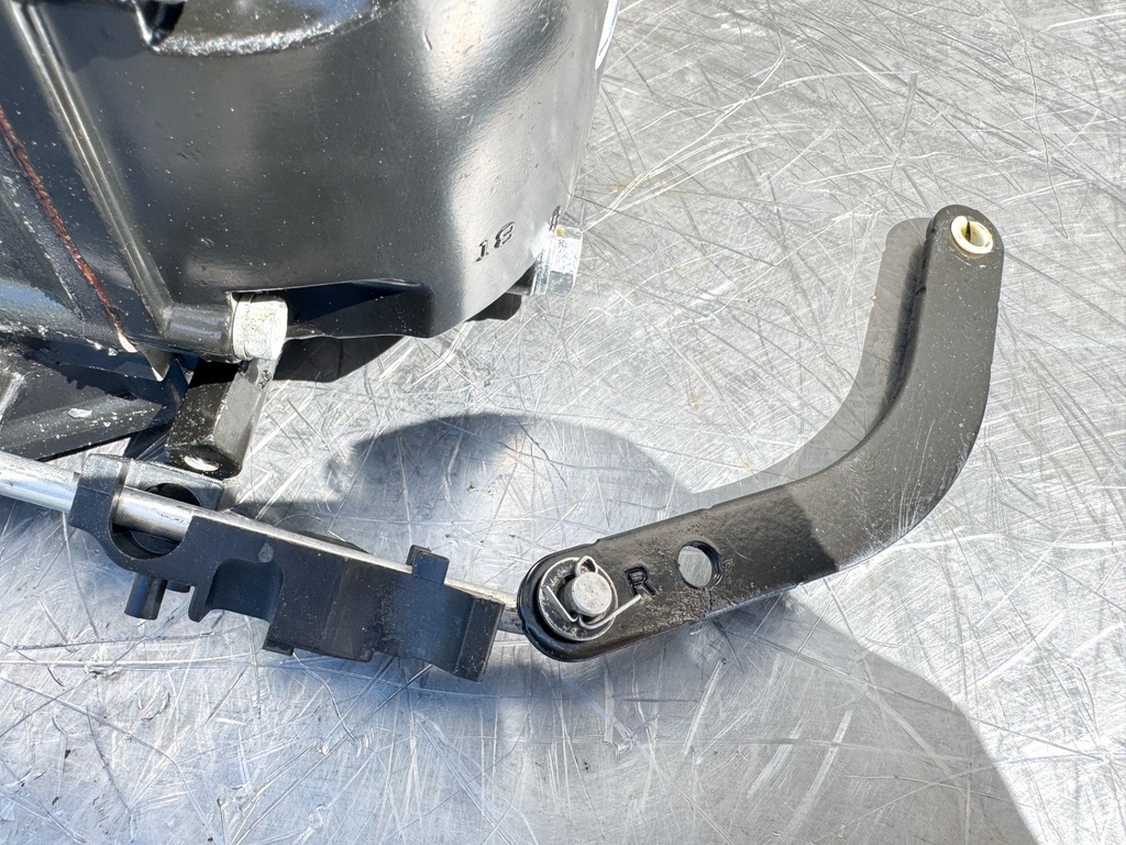 2005 Mercury 60 HP 4 Stroke Outboard Powerhead 878344T02 OEM