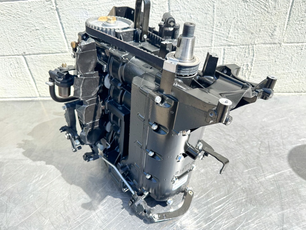 2005 Mercury 60 HP 4 Stroke Outboard Powerhead 878344T02 OEM