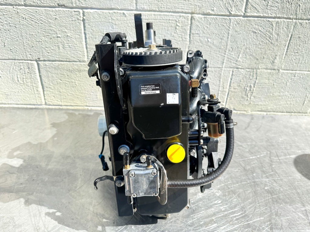 2005 Mercury 60 HP 4 Stroke Outboard Powerhead 878344T02 OEM