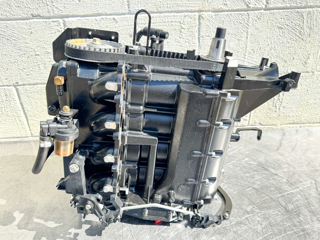 2005 Mercury 60 HP 4 Stroke Outboard Powerhead 878344T02 OEM