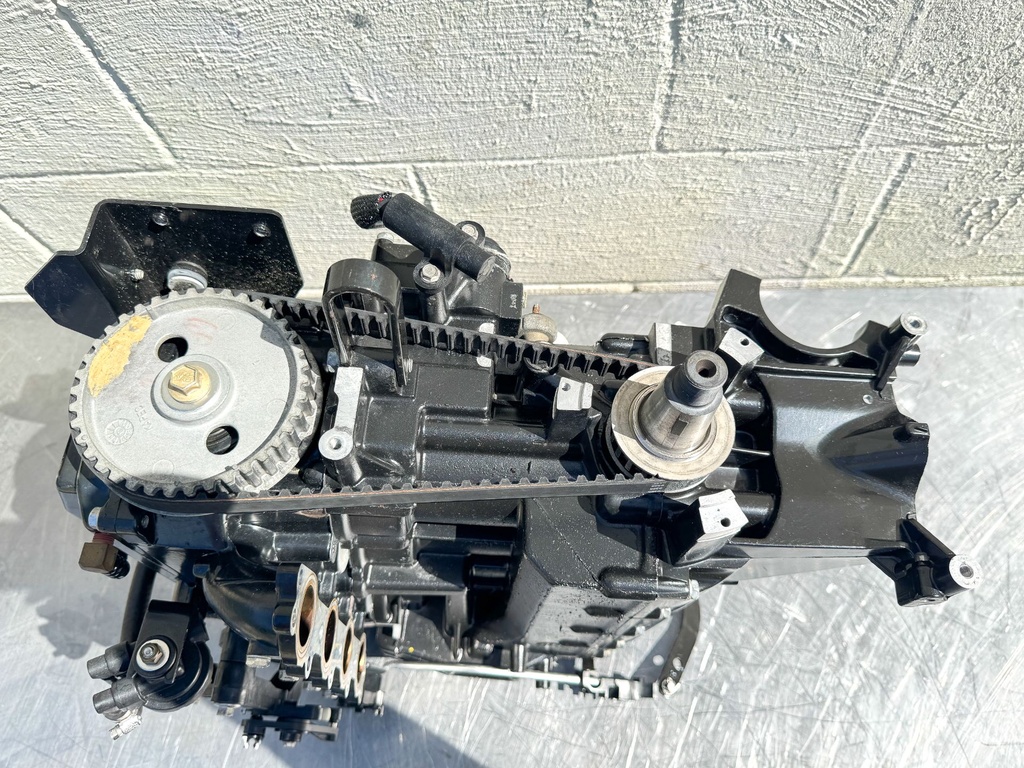 2005 Mercury 60 HP 4 Stroke Outboard Powerhead 878344T02 OEM