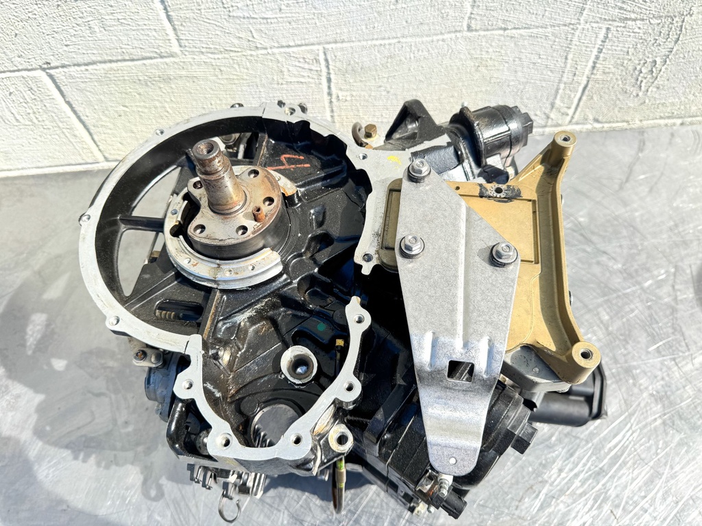 2005 Evinrude 115 HP 2 Stroke Outboard Powerhead  OEM