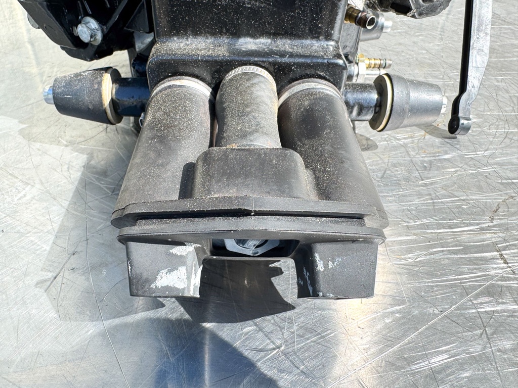 2005 Evinrude 115 HP 2 Stroke Outboard Powerhead  OEM