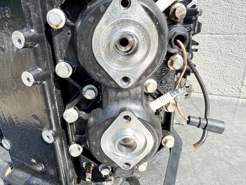 2005 Evinrude 115 HP 2 Stroke Outboard Powerhead  OEM