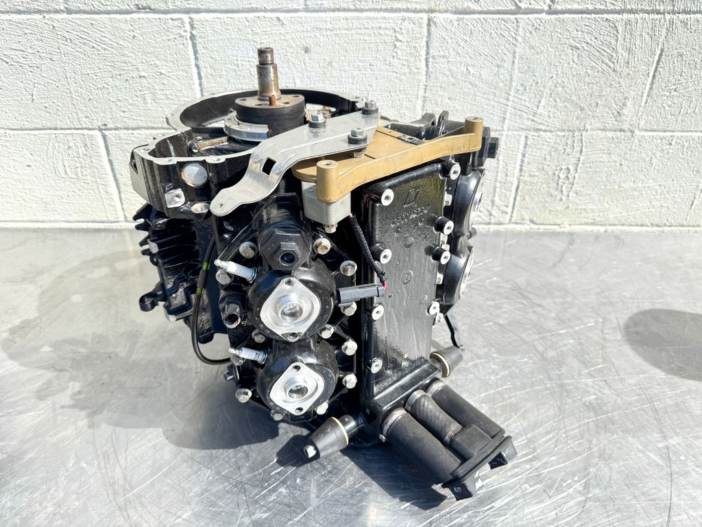 2005 Evinrude 115 HP 2 Stroke Outboard Powerhead  OEM