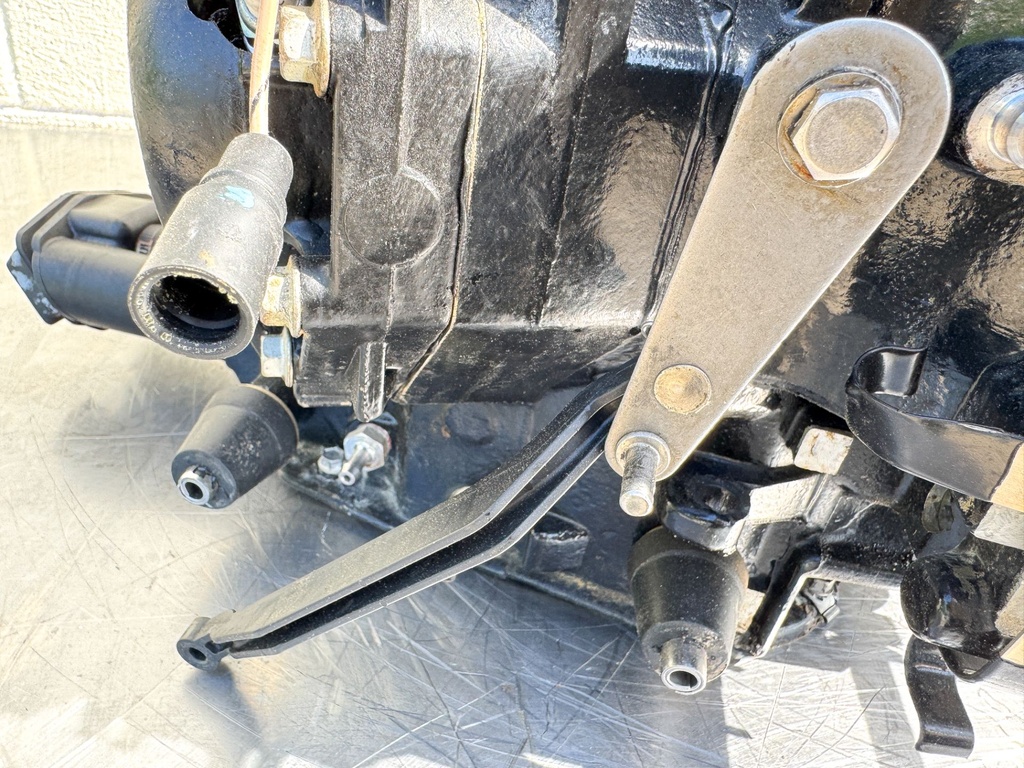 2005 Evinrude 115 HP 2 Stroke Outboard Powerhead  OEM