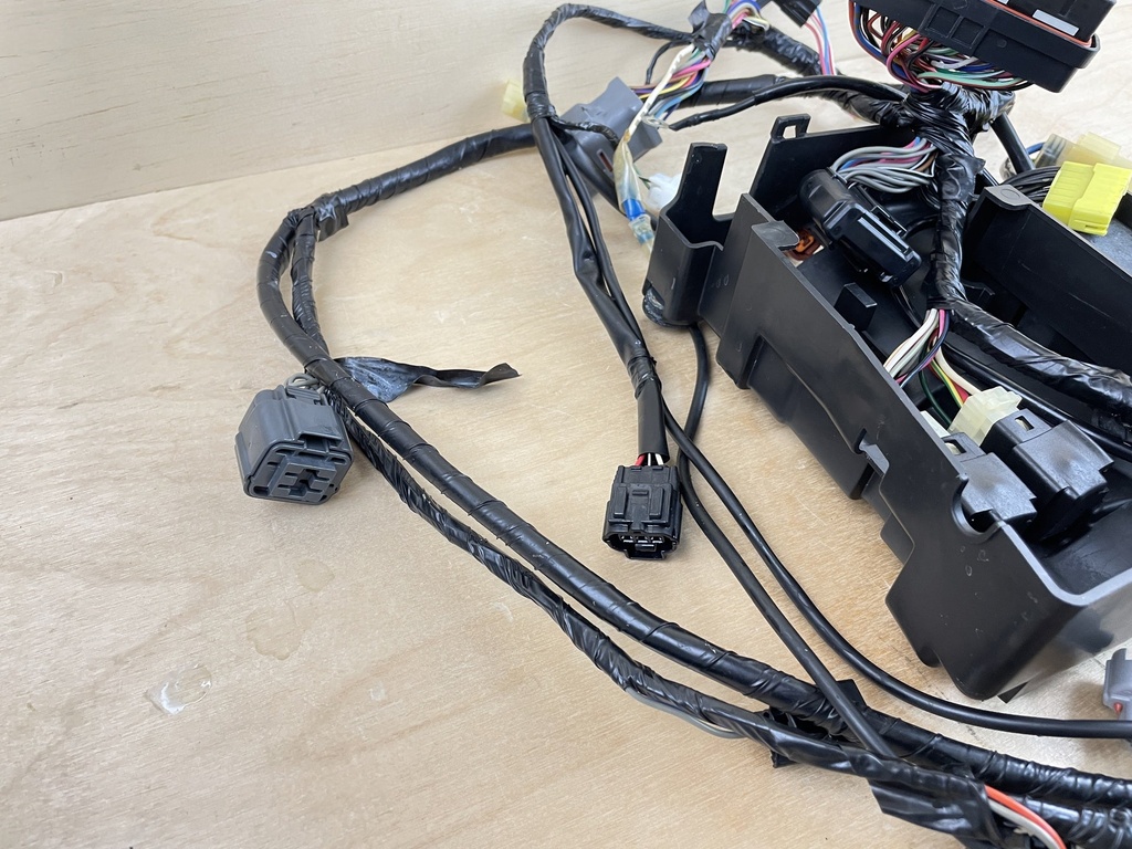 2005 Suzuki 90HP 4 Stroke Outboard Engine Wire Harness 36610-90J61