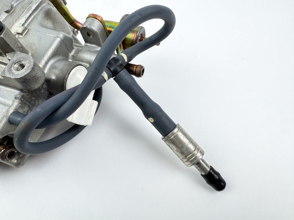 2004 Yamaha 150 HP 4 Stroke Outboard VST Float Chamber Assembly 63P-14180-01-00 OEM